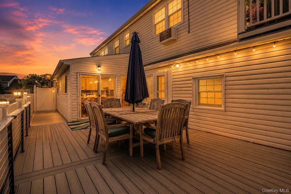 2 Sutton Place Massapequa NY 11758
