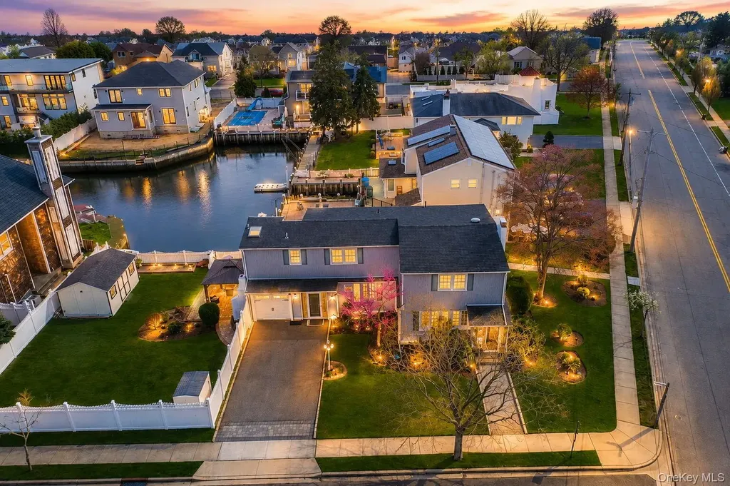 2 Sutton Place Massapequa NY 11758