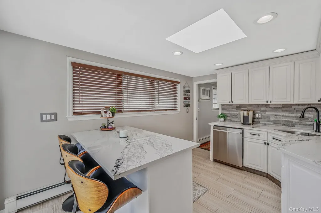 2 Sutton Place Massapequa NY 11758