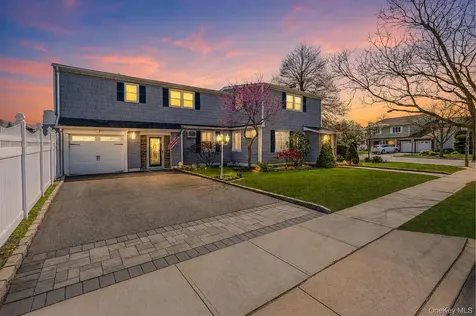 2 Sutton Place Massapequa NY 11758