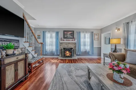 2 Sutton Place Massapequa NY 11758