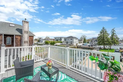 2 Sutton Place Massapequa NY 11758