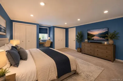 2 Sutton Place Massapequa NY 11758