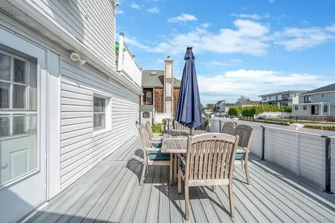 2 Sutton Place Massapequa NY 11758