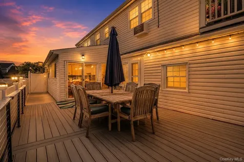 2 Sutton Place Massapequa NY 11758