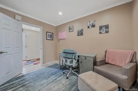 2 Sutton Place Massapequa NY 11758