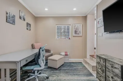 2 Sutton Place Massapequa NY 11758