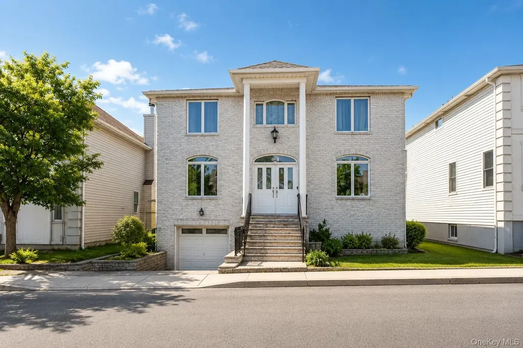 34 Putters Court Staten Island NY 10301