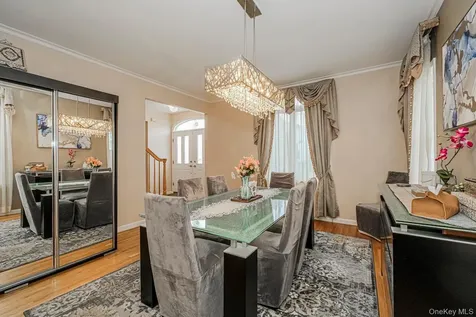 34 Putters Court Staten Island NY 10301