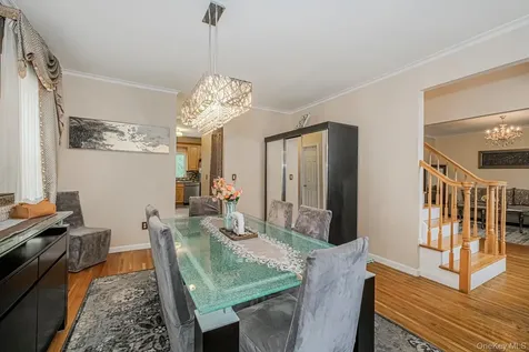 34 Putters Court Staten Island NY 10301