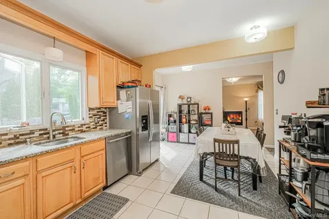 34 Putters Court Staten Island NY 10301