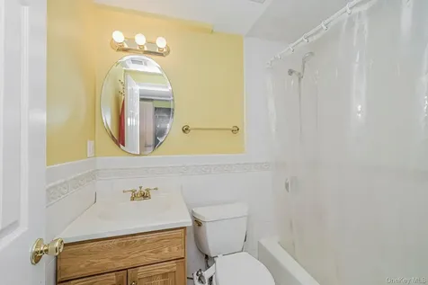 34 Putters Court Staten Island NY 10301