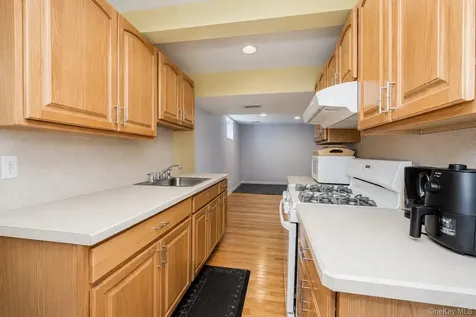 34 Putters Court Staten Island NY 10301