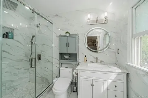 34 Putters Court Staten Island NY 10301