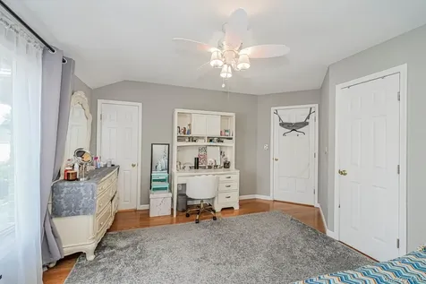 34 Putters Court Staten Island NY 10301