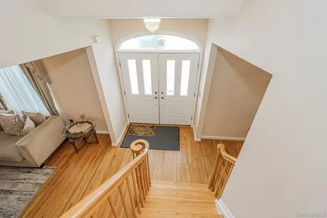 34 Putters Court Staten Island NY 10301