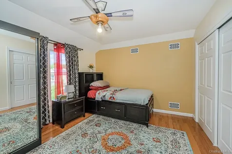 34 Putters Court Staten Island NY 10301