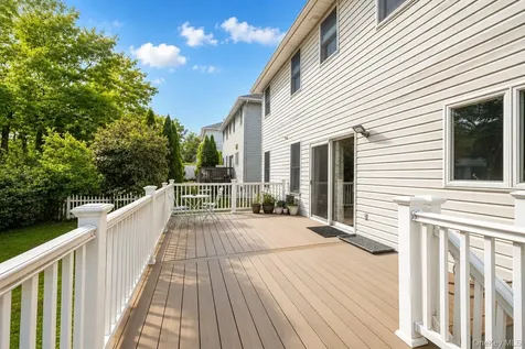 34 Putters Court Staten Island NY 10301