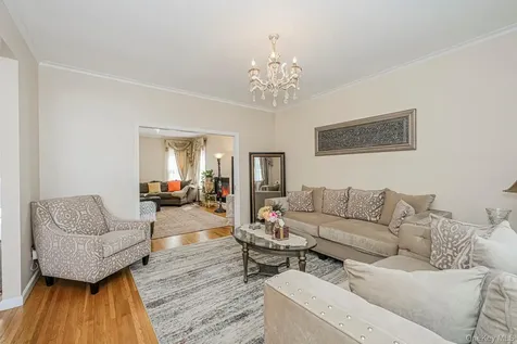 34 Putters Court Staten Island NY 10301