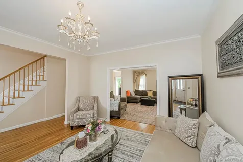 34 Putters Court Staten Island NY 10301