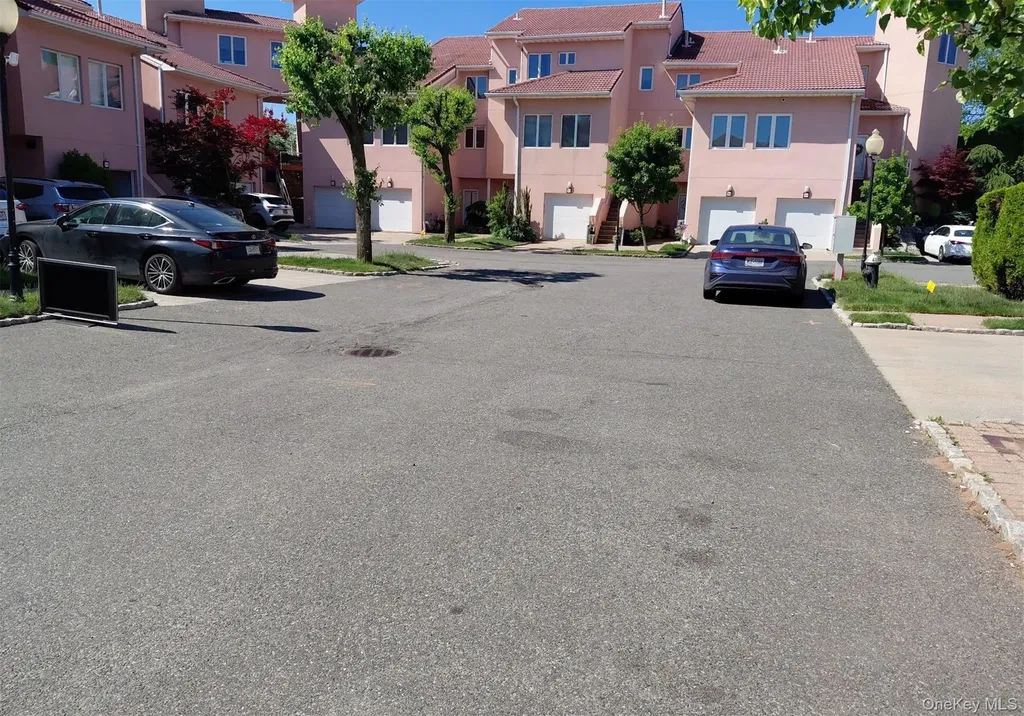 57 Harbour Court Staten Island NY 10308