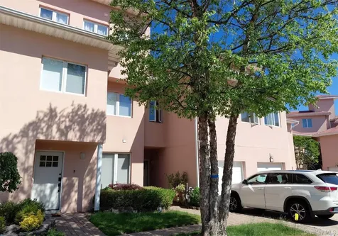 57 Harbour Court Staten Island NY 10308