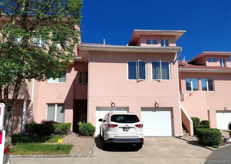 57 Harbour Court Staten Island NY 10308