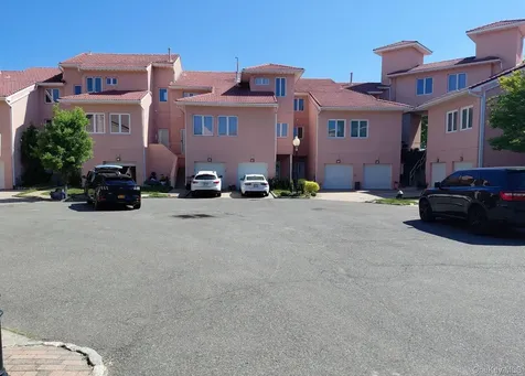 57 Harbour Court Staten Island NY 10308