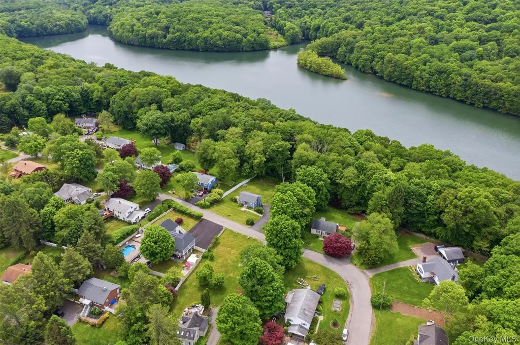 317 Overlook Court Carmel NY 10512