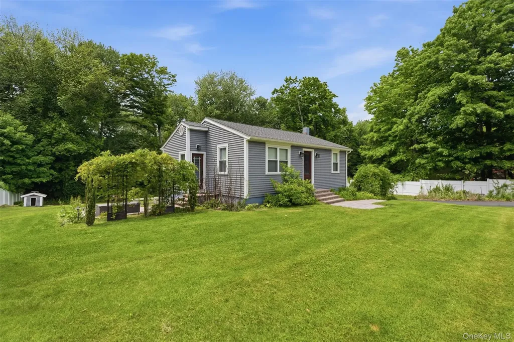 317 Overlook Court Carmel NY 10512