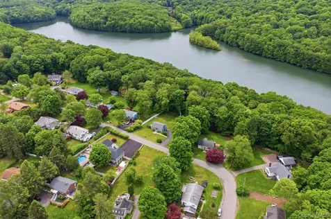317 Overlook Court Carmel NY 10512