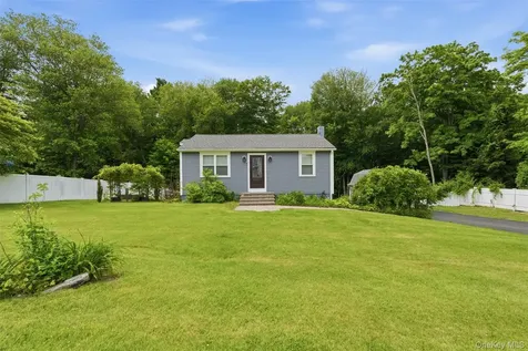 317 Overlook Court Carmel NY 10512