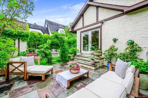 11 Demott Avenue Rockville Centre NY 11570
