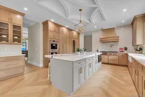 26 Bacon Road Old Westbury NY 11568