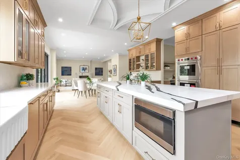 26 Bacon Road Old Westbury NY 11568