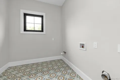 26 Bacon Road Old Westbury NY 11568