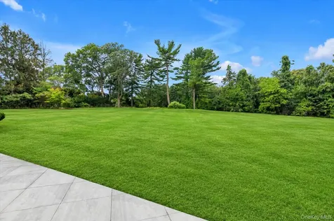 26 Bacon Road Old Westbury NY 11568