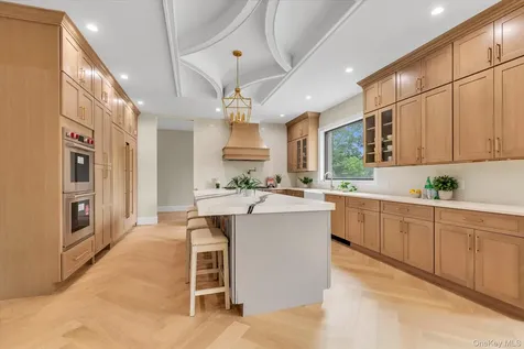 26 Bacon Road Old Westbury NY 11568