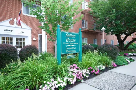 22 N Forest Avenue Rockville Centre NY 11570