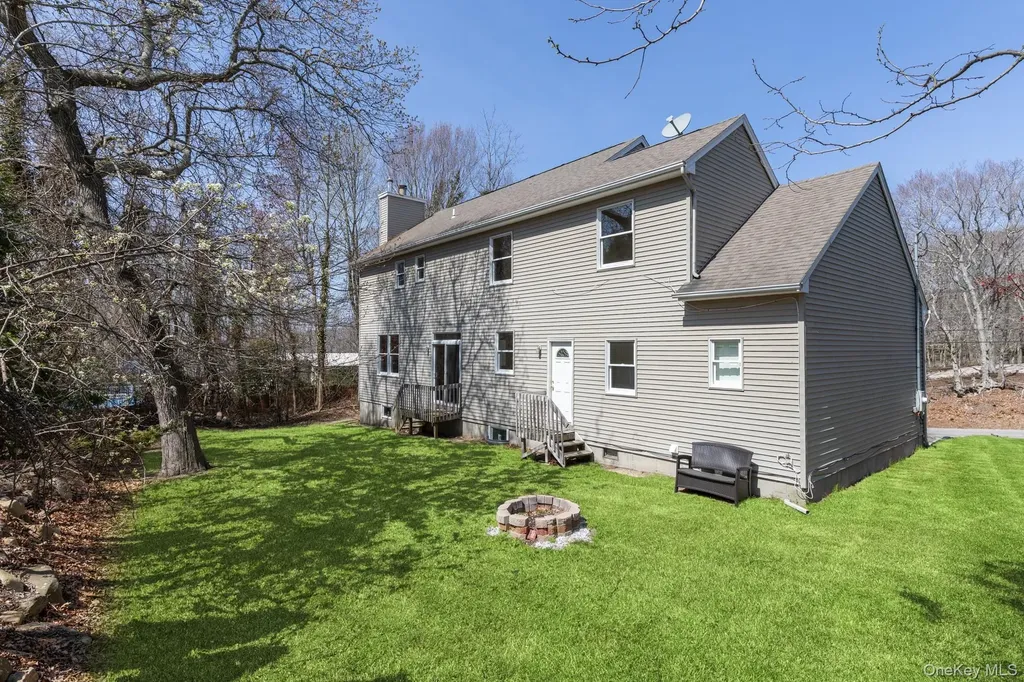 1871 Edwards Avenue Calverton NY 11933