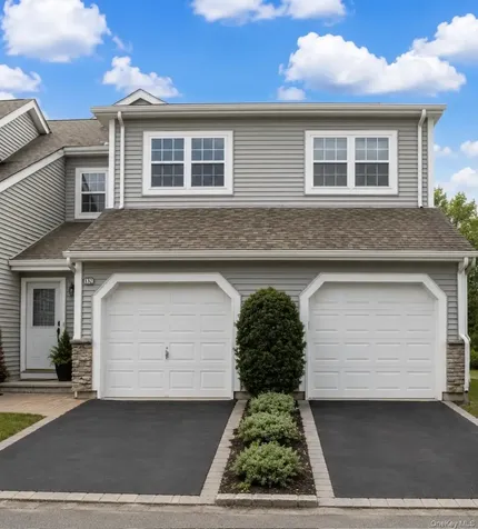 132 Carriage Lane Plainview NY 11803