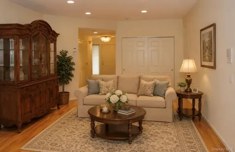 132 Carriage Lane Plainview NY 11803