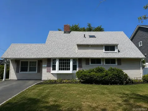11 Acre Lane Hicksville NY 11801