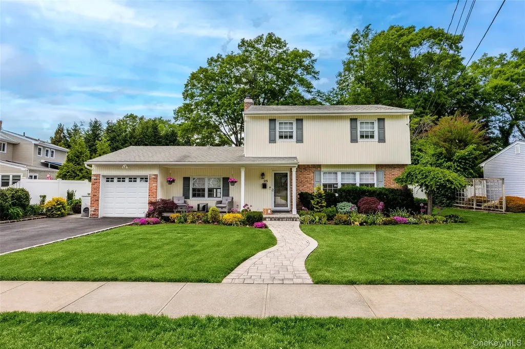 25 Gerald Lane Old Bethpage NY 11804