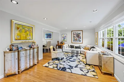 25 Gerald Lane Old Bethpage NY 11804