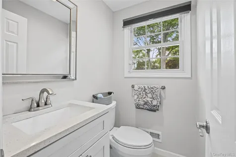 25 Gerald Lane Old Bethpage NY 11804