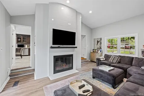 25 Gerald Lane Old Bethpage NY 11804