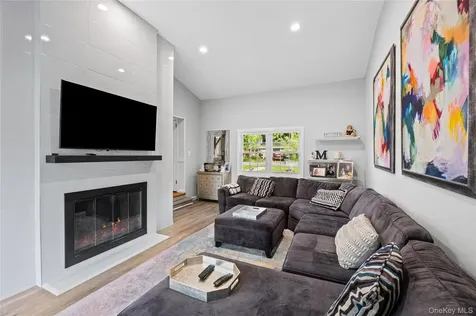 25 Gerald Lane Old Bethpage NY 11804
