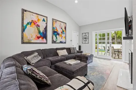 25 Gerald Lane Old Bethpage NY 11804