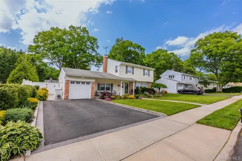 25 Gerald Lane Old Bethpage NY 11804